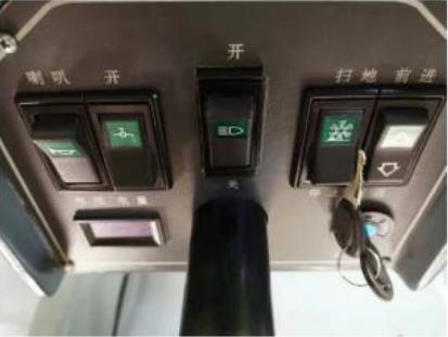 揚(yáng)子掃地車S10按鍵說(shuō)明